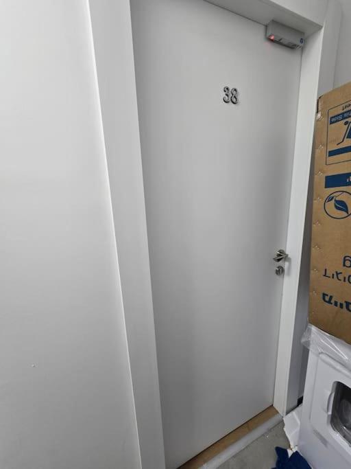 Ryo 38 דירת נופש מושלמת מרחק 5 דקות מחוף הים Appartement Bat Yam Buitenkant foto